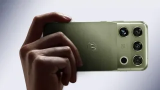 Motorola Signature 27 Unveiled At Snapdragon Summit 2026: 200-Megapixel Telephoto Lens, Snapdragon 8 Elite Extreme Gen 6 Chip Revealed