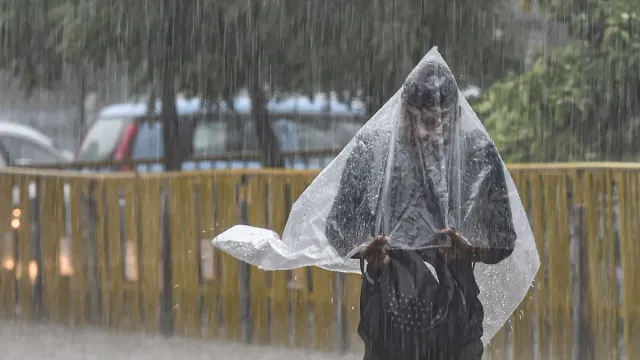 odisha-rain-alert-heavy-downpour-likely-in-these-districts-due-to-deep-depression-check-imd-forecast-cyclone-arnab