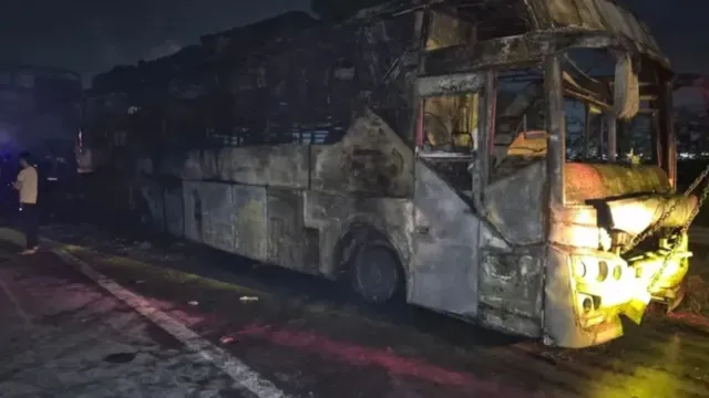 greater-noida-nine-killed-several-injured-after-sleeper-bus-catches-fire-on-yamuna-expressway