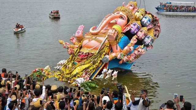 ganpati-visarjan-on-friday-mumbai-traffic-restrictions-announced-for-lalbaug-kalachowki-jvlr-other-key-routes