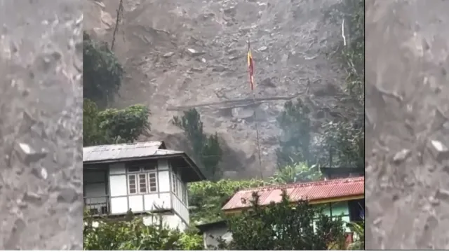 heavy-rains-landslides-affect-normal-life-in-sikkim-nh10-connecting-siliguri-to-gangtok-blocked-video