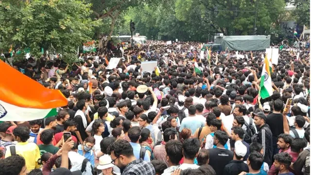 delhi-police-register-fir-after-woman-alleges-her-morphed-photo-with-pm-modi-used-at-cjp-jantar-mantar-protest