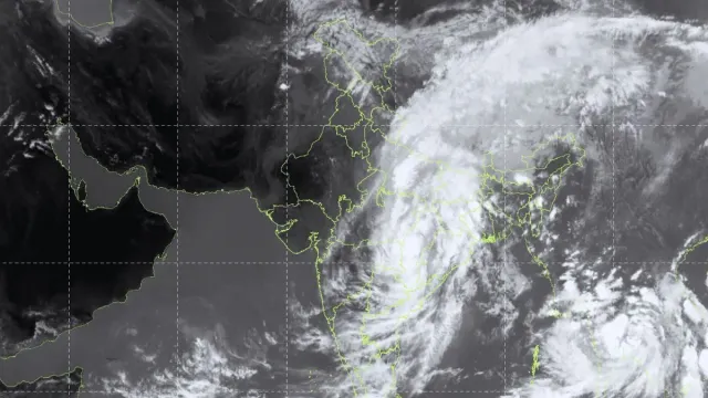 isro-satellite-captures-huge-cloud-cover-splitting-india-into-two-rainfall-alert-weather-odisha-tamil-nadu-rajasthan