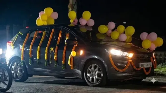 jamui-family-brings-home-newborn-baby-girl-aarohi-with-grand-10car-convoy-and-dj-procession