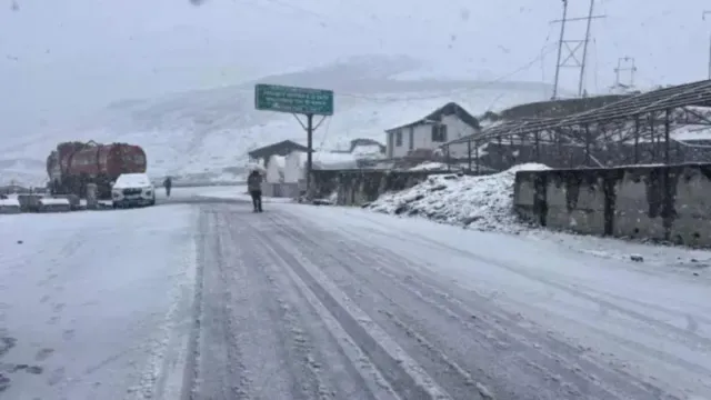 himachal-witnesses-seasons-first-snowfall-in-lahaul-spiti-kinnaur-heavy-rain-likely-till-september-29
