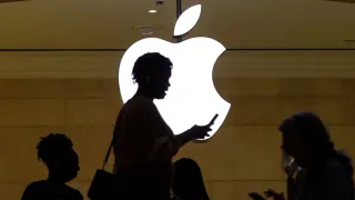 Did You Know? Vibration During Calls And Message Costs Rs 5,46,70,00,00,000 To Apple; Here's How