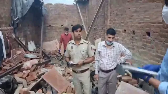 one-dead-three-injured-after-roof-of-under-construction-building-collapses-in-delhi-shahdara