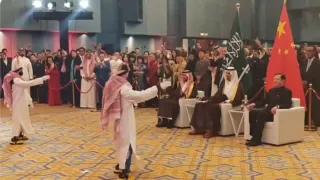 chinese-humanoid-robots-perform-traditional-sword-dance-in-saudi-outfit-netizens-react-moving-smoother-than-humans-video