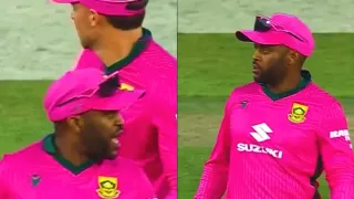 watch-temba-bavuma-quinton-de-kock-involved-in-heated-exchange-during-drs-call-vs-australia