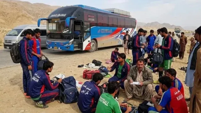 pakistani-football-team-robbed-on-balochistan-highway