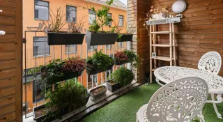 want-a-tropical-balcony-at-home-green-design-ideas-for-a-resort-like-retreat