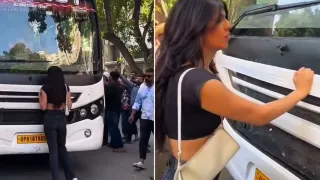 watch-rhiya-ahir-20-woman-stops-bus-at-delhi-jantar-mantar-protest-sparking-viral-online-debate-cec-gyanesh-kumar-resignation-election-commission-cjp
