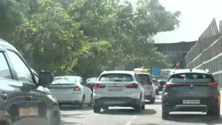 barapullah-phaseiii-hit-by-heavy-snarls-days-after-opening-police-identify-major-bottleneck