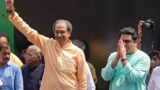 rajuddhav-thackerays-morcha-held-without-permission-fir-lodged-fadnavis-calls-them-ghajinis