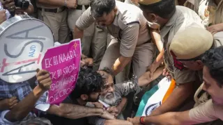 delhi-police-deploys-bodycams-after-harassment-claims-at-protests-pil-seeks-mandate