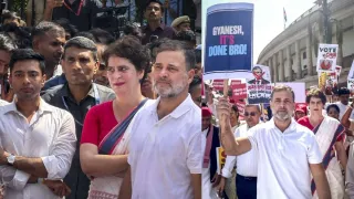 india-bloc-protest-vs-eci-rahul-gandhi-priyanka-released-after-detention-ec-says-mps-rejected-meeting-offer-latest-updates