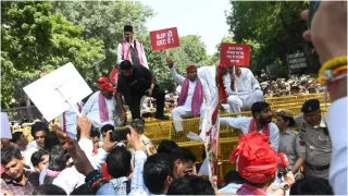 india-bloc-march-rahul-gandhi-akhilesh-yadav-cec-gyanesh-kumar-resignation-parliament-to-ec-headqureters-latest-updates