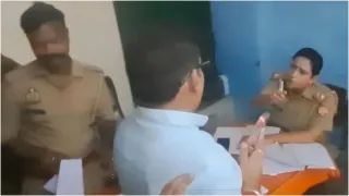 go-get-me-suspended-you-can-do-nothing-more-sitapur-bjp-president-cop-engage-in-heated-argument-over-traffic-jam
