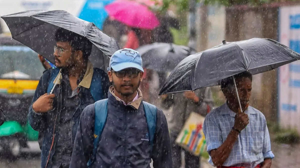 Bengaluru Rains: Heavy Downpour Causes Traffic Disruption In THESE Regions; Check IMD Forecast