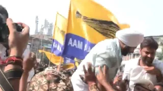 eci-sir-row-aap-workers-blocked-by-police-while-protesting-against-alleged-poll-rigging