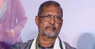 nana-patekars-last-rites-in-pune-devendra-fadnavis-jackie-shroff-and-family-pay-final-tribute