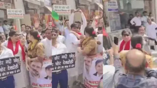 congress-women-leaders-slap-each-other-during-protest-against-cec-gyanesh-kumar