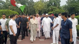 eci-sir-row-updates-india-bloc-protest-opposition-mps-to-march-to-rashtrapati-bhavan-congress-rahul-gandhi-cec-gyanesh-kumars-ouster