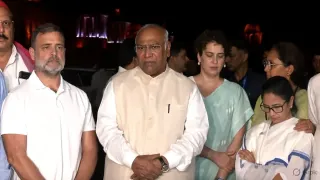 'President Seeks Evidence Of Polls Chori': Rahul, Mamata-Led 10 MPs' Group Meets Droupadi Murmu Over SIR Row | Updates