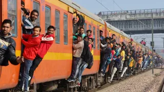 delhi-bound-trains-cancelled-new-delhi-railway-station-ndls-nizamuddin-station-cancelled-trains-list-cjp-protest-train-delay-news