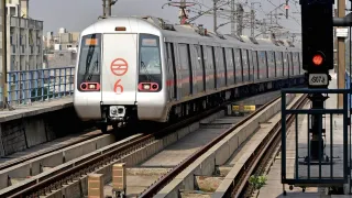 delhi-metro-update-entry-exit-closed-at-45-stations-till-6-pm-amid-cjp-protests-full-list-dmrc-rajiv-chowk-supreme-court-dilli-haat-ina-yellow-line-service