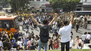 signal-groups-and-burner-phones-how-cjp-protesters-attempted-to-breach-tech-surveillance-during-jantar-mantar-protest