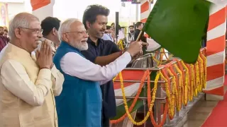 pm-modi-tamil-nadu-cm-vijay-takes-metro-ride-as-chennai-metro-phase-2-on-poonamallevadapalani-line-opens
