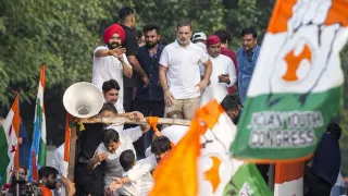 rahul-priyanka-neha-bora-walk-hand-in-hand-mallikarjun-kharge-dons-batman-mask-during-india-bloc-sc-march-petition-cec-gyanesh-kumar-in-pics