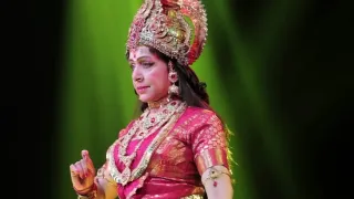 fans-surprised-as-77-year-old-hema-malini-turns-goddess-durga-for-navratri-celebration