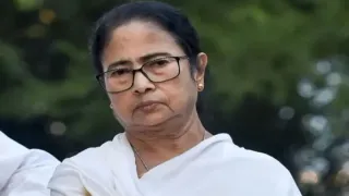 bengal-woman-tries-to-attack-mamata-banerjee-with-knife-outside-kalighat-home-tmc-faction-raises-security-concerns