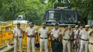 delhi-traffic-alert-advisory-issued-to-avoid-key-routes-and-stretches-amid-protest-check-diversions-affected-junctions