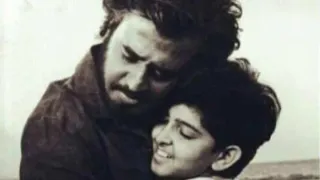 from-coolie-to-rs-500-crore-net-worth-can-you-guess-the-superstar-who-once-lived-hand-to-mouth
