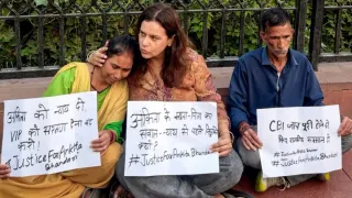 ankita-bhandari-parents-released-after-brief-detention-during-protest-at-india-gate-congress-rahul-gandhi-dushyant-gautam