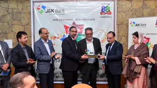 J&K Bank Holds Customer Interaction, Felicitation Meet At Lassipora
