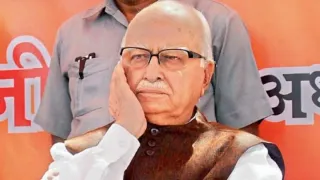 veteran-bjp-leader-lal-krishna-advani-admitted-to-apollo-hospital-in-delhi-for-treatment-of-chest-infection