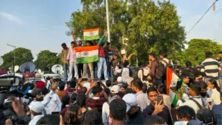 cjp-protest-row-6-new-firs-filed-after-video-of-female-crpf-constable-being-assaulted-during-tiranga-march-goes-viral