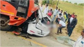 maharashtra-5-pilgrims-killed-after-car-heading-to-tuljapur-collides-with-bus-in-beed