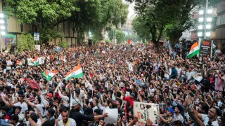 india-is-not-france-or-bangladesh-congress-mp-shashi-tharoor-rejects-regime-change-claims-demands-free-elections-amid-eci-sir-protests