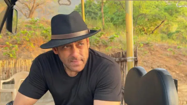salman-khan-bandra-home-on-high-alert-after-tiger-shroff-firing-incident-fans-barred-from-gathering