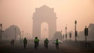 Delhi Air Pollution: Non-Compliant Buses To Be Diverted At Borders From Nov 1; Only EV, CNG, BS-VI Allowed