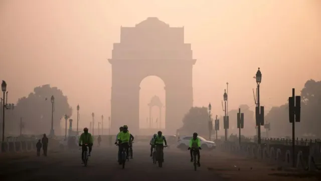delhi-air-pollution-noncompliant-buses-to-be-diverted-at-borders-from-november-1-only-ev-cng-bs-vi-allowed