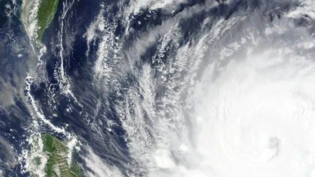 typhoon-champi-storm-approaching-taiwan-china-japan-on-alert-flights-cancelled-fragrant-flower-behind-storm-naming-video