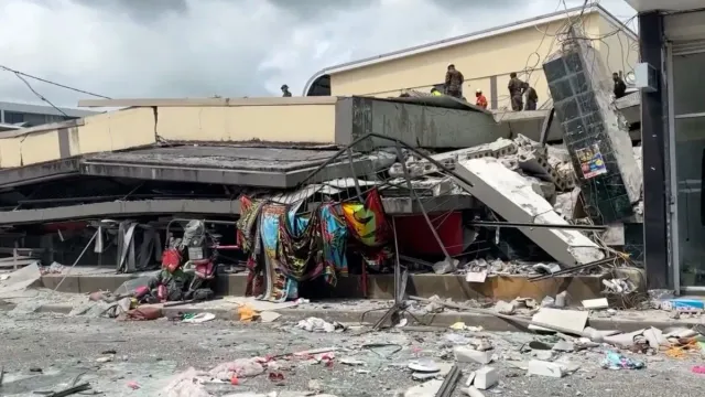 vanuatu-earthquake-two-strong-quakes-of-magnitude-7-2-and-6-9-hit-island-nation-south-pacific-australia-within-25-seconds-tsunami-warning-update