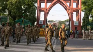 Jamia Protest Row: Students, Guards Clash Amid Union Restoration Demand; Classes Shift Online