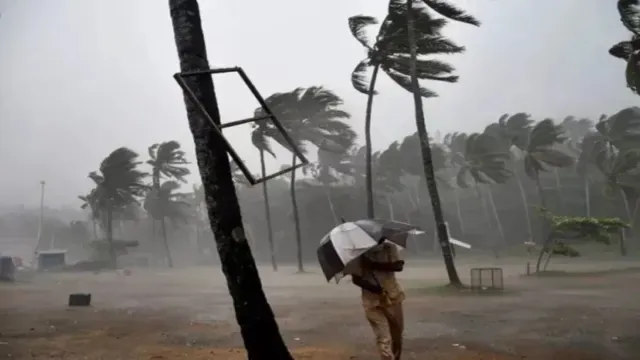cyclonic-storm-heavy-rain-bay-of-bengal-depression-to-turn-into-cyclone-arnab-landfall-expected-in-andhra-on-oct-28